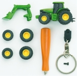 00411 Breloczek - ciągnik rolniczy John Deere + akcesoria